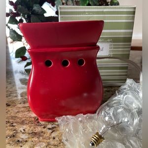 Never Used Classic Curve Gloss Red Full Size Scentsy Warmer
